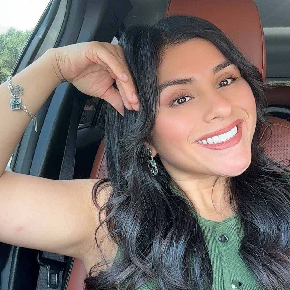 Meet your Posher, Monica